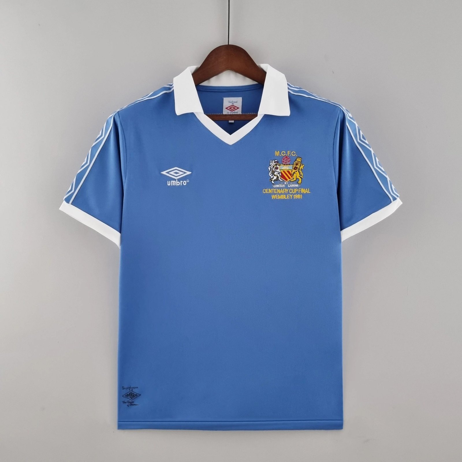 曼城-1981-1982-赛季主场球衣-scaled-1.jpg Manchester City's home shirt for the 1981-1982 season - Image 1