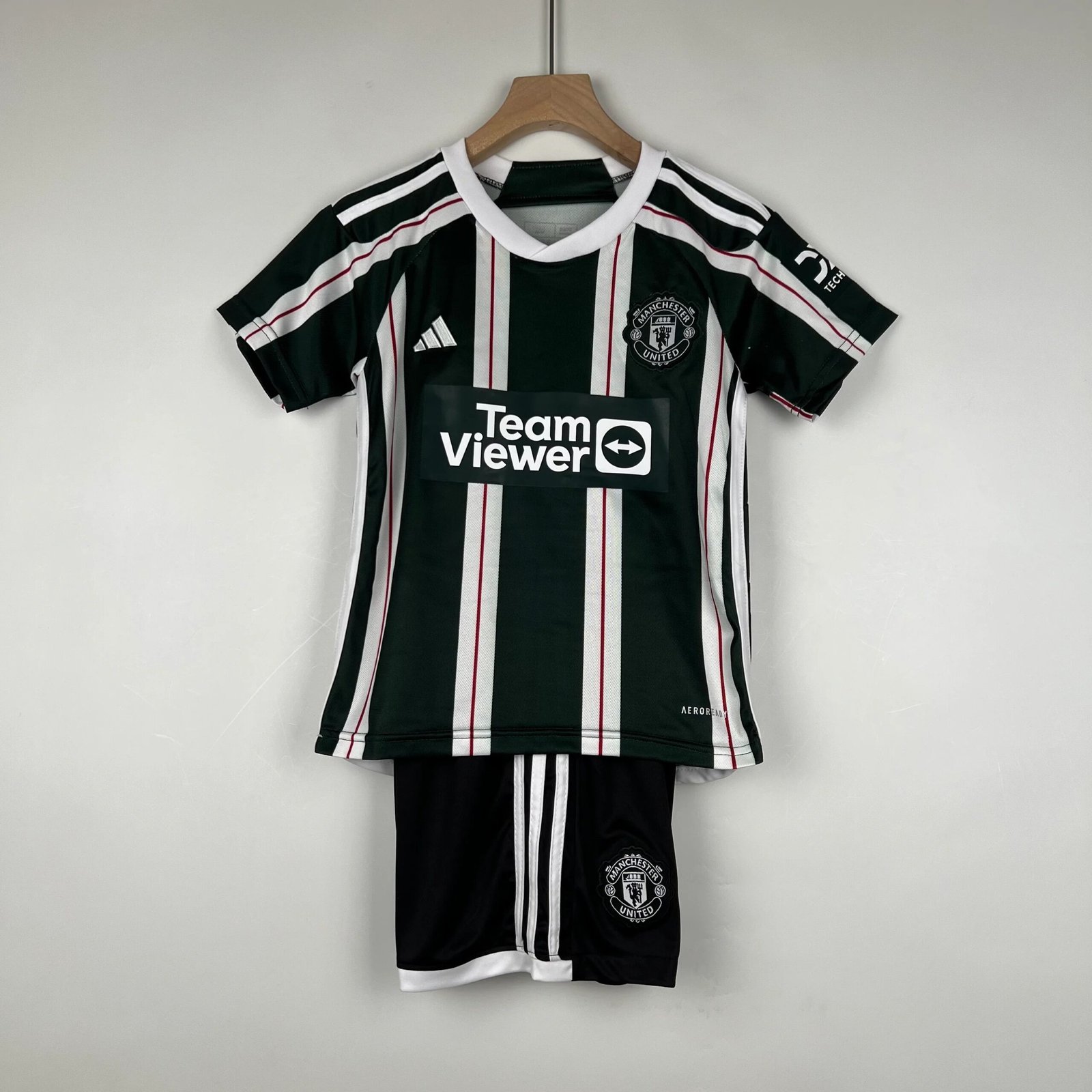曼联-2023-2024-赛季客场儿童球衣-5-scaled-1.jpg Manchester United 2023-2024 Away Kids Shirt - Image 1