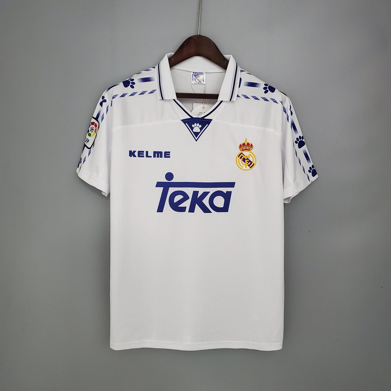 皇家马德里-1996-1997-主场球衣-2-scaled-1.jpg Real Madrid 1996 - 1997 home kit - Image 1