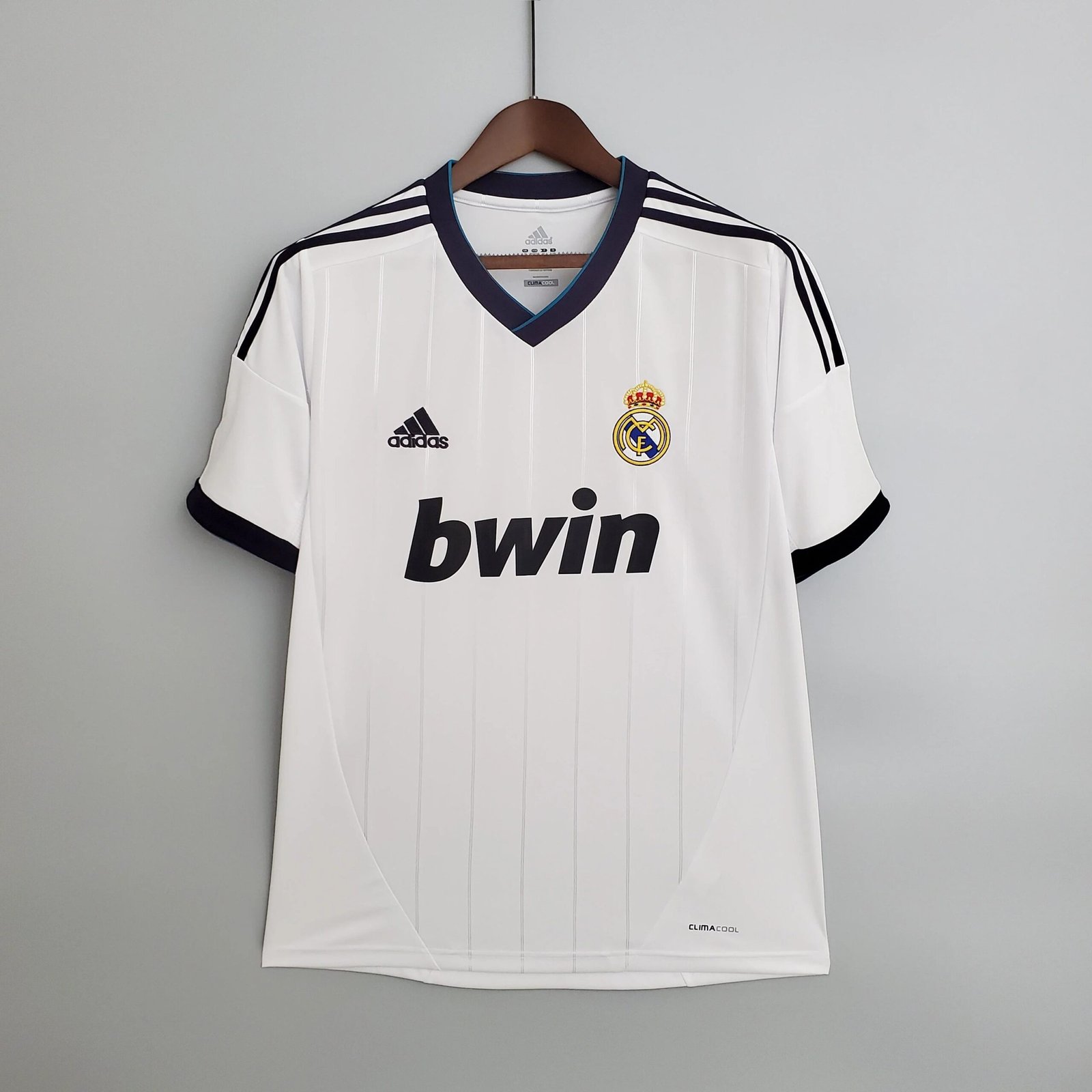 皇家马德里-2012-2013-主场球衣-scaled-1.jpg Real Madrid 2012 - 2013 home kit - Image 1
