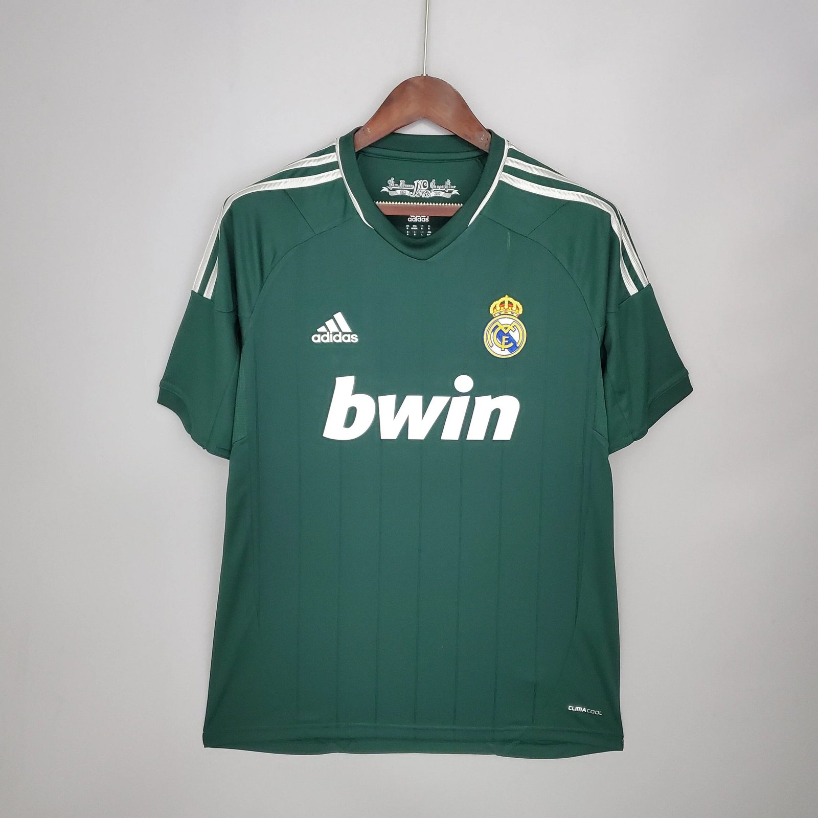 皇家马德里-2012-2013-第三球衣-scaled-1.jpg Real Madrid 2012-2013 third shirt - Image 1