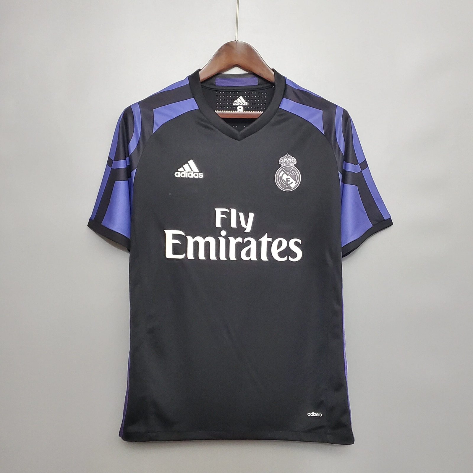 皇家马德里-2015-2016-赛季第三球衣-scaled-1.jpg Real Madrid's third shirt for the 2015-2016 season - Image 1
